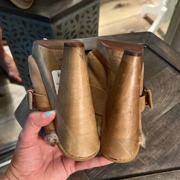 🎉Like new, Michael Kors, fur wedge booties, w/ metallic bead design - Picture 7 of 8